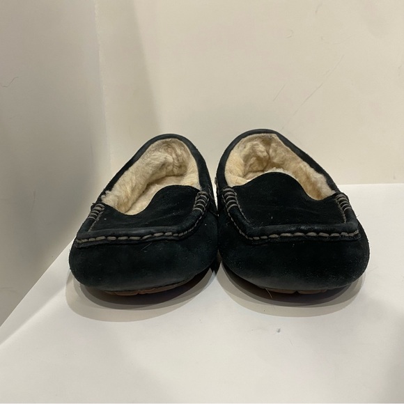 UGG Ansley Women’s 7.5 Black Suede Shearling Moccasin Slippers - Picture 2 of 10